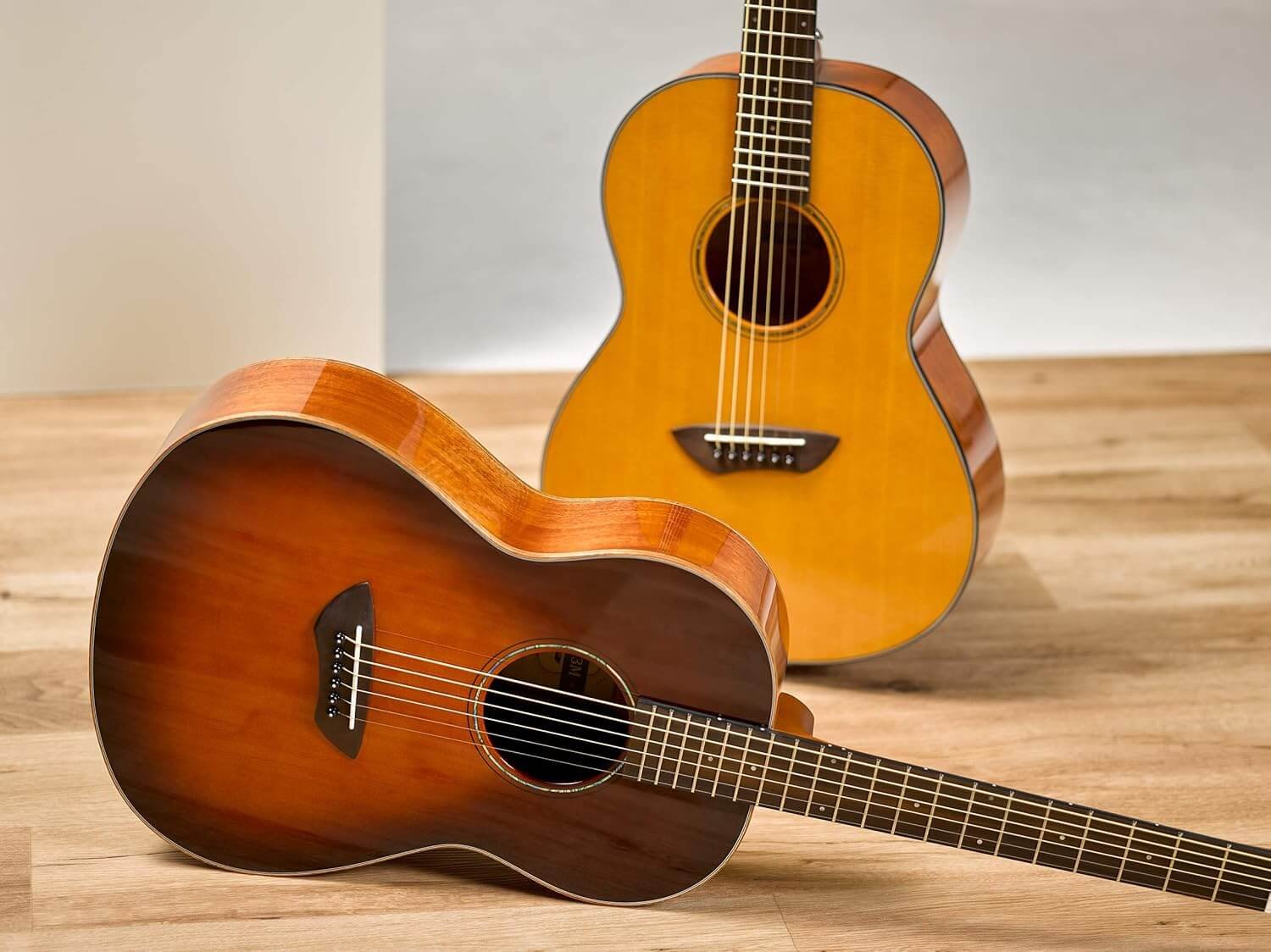 Yamaha CSF3MTBS Western Guitar Tobacco Brown Sunburst Handy and Elegant Acoustic Guitar with Rich Sound, Ideal for Travelling, Includes Guitar Bag, 3/4 Scale